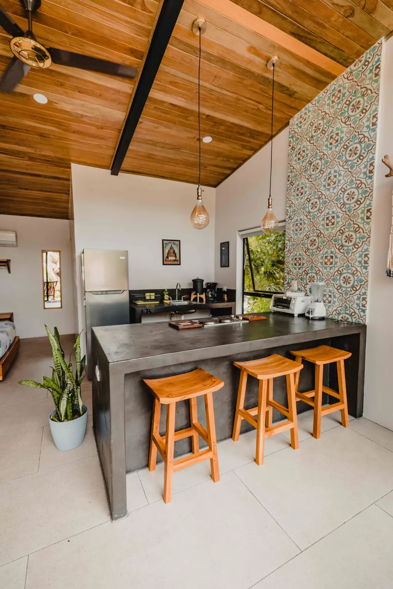 Studio kitchen and breakfast bar in the accommodation